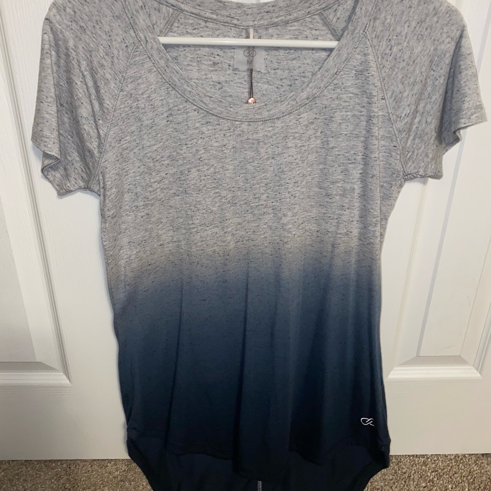 Calia by Carrie Underwood tee Medium NWT